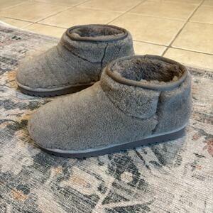 NWT Steve Madden Cabin Shearling-Look Slides Grey Women’s 8.5 — Cozycore